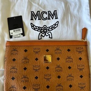 MCM VISETOS COGNAC MEDIUM SIZE CLUTCH POUCH